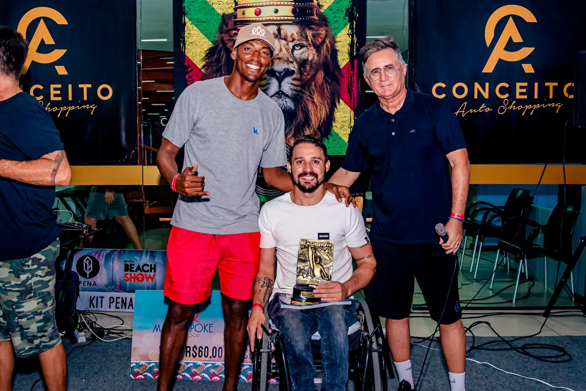 Homenagem no palco do evento