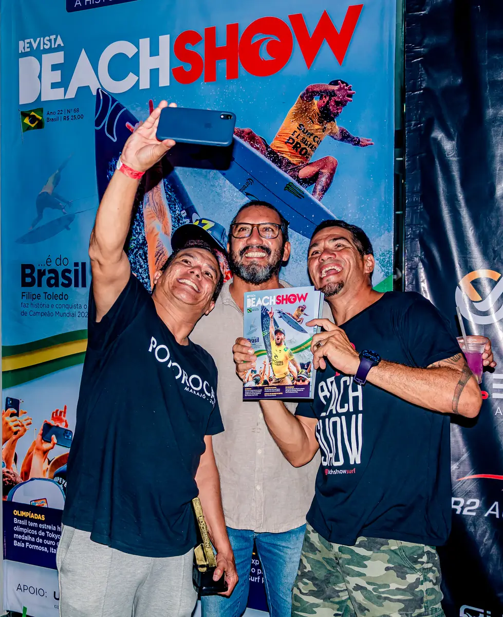 Selfie com a capa da edição especial